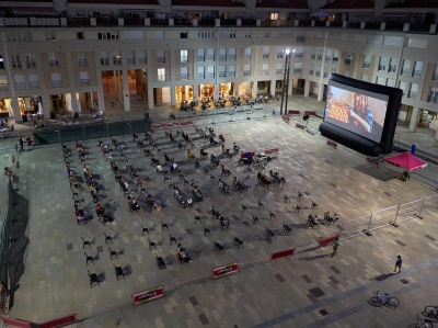 Mia y el león blanco_Lakua